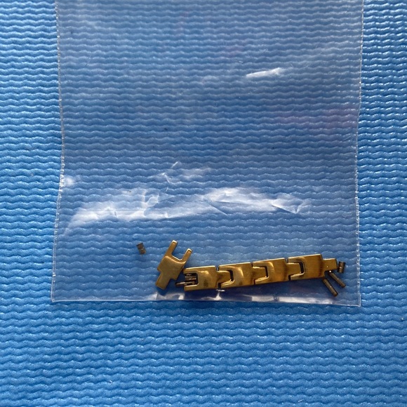 MOVADO Gold Women’s Watch (Brand NEW in Box) - Picture 4 of 5